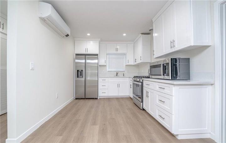 $1700 : For Rent image 3