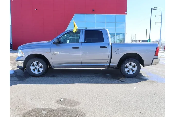 $34777 : Ram 1500 Classic 2023 4x4 SL image 6