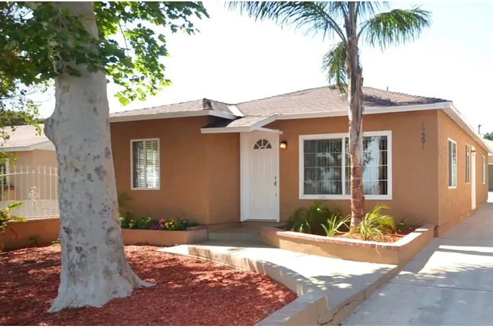 $2693 : 3 bed 2 bath 1,170 sqft image 2