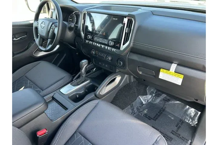 $37480 : Nissan Frontier 2026 4x2 S 4 image 8