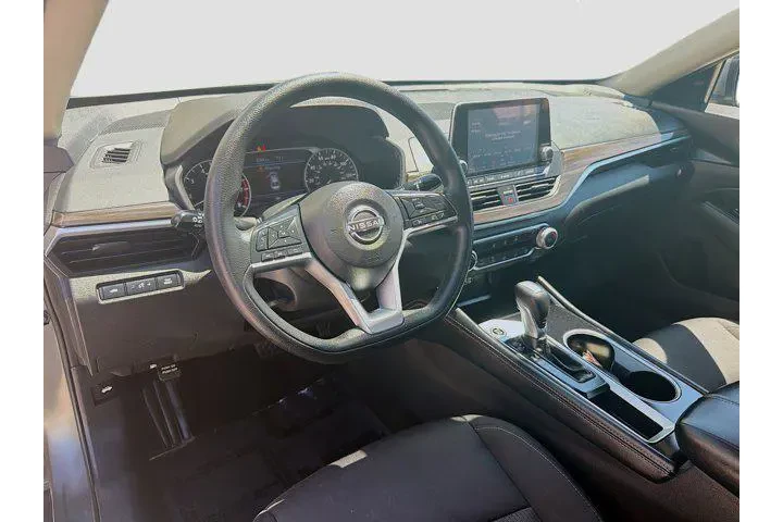 $14998 : Nissan Altima 2023 2.5 SV 4d image 7