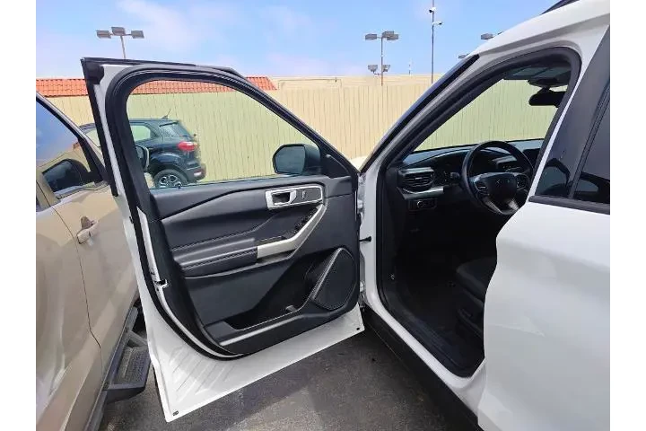 $31327 : Ford Explorer 2023 XLT 4dr S image 5