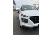 $19977 : Hyundai VENUE 2025 SE 4dr Cr thumbnail