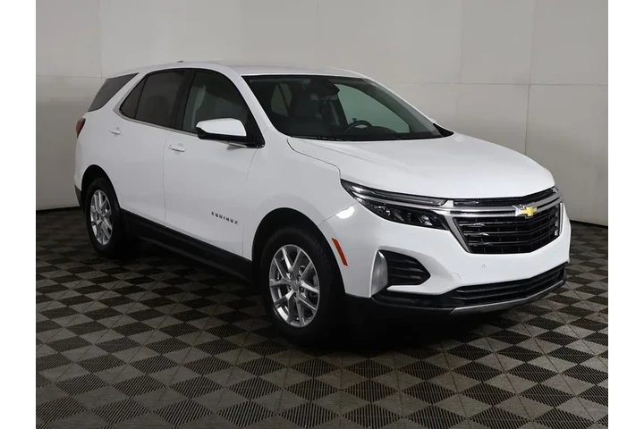 $21993 : Chevrolet Equinox 2024 LT 4d image 2