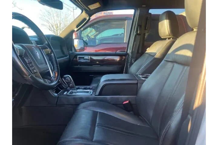 $13500 : 2016 Navigator Reserve image 5