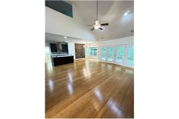 $3200 : Rental property with 4 bedro image 9