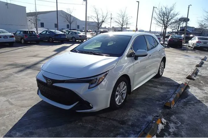 $18999 : 2023 Corolla Hatchback image 4