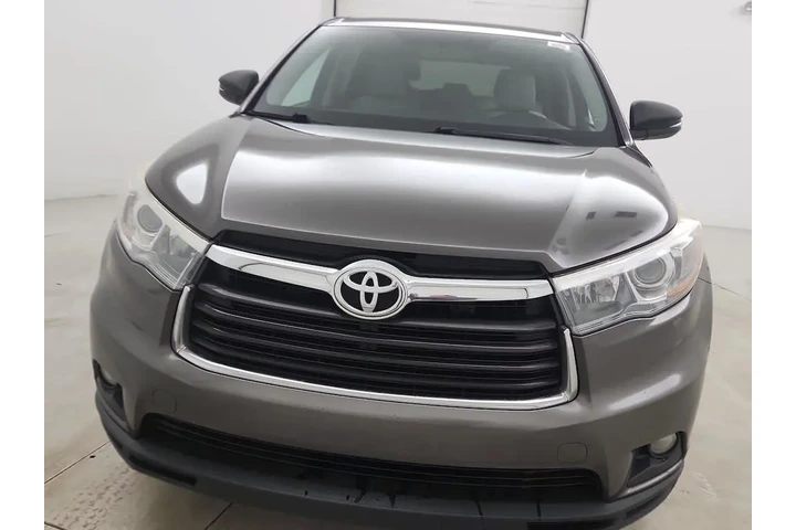 $19998 : Toyota Highlander 2015 LE 4d image 2