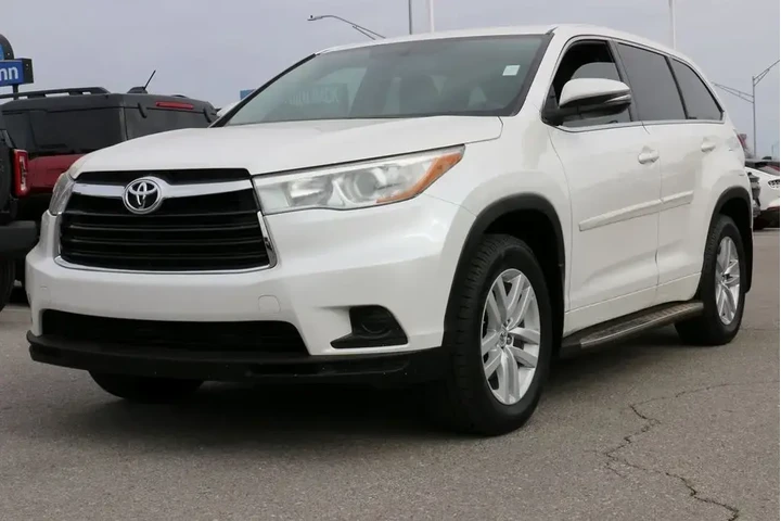 $17900 : Toyota Highlander 2015 LE 4d image 1