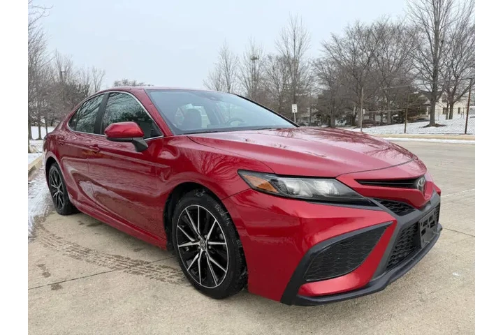 $17997 : 2021 Camry SE image 1