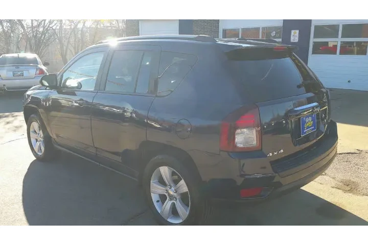 $10999 : 2017 Compass Latitude image 9