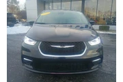 $29995 : Chrysler Pacifica 2024 Touri thumbnail