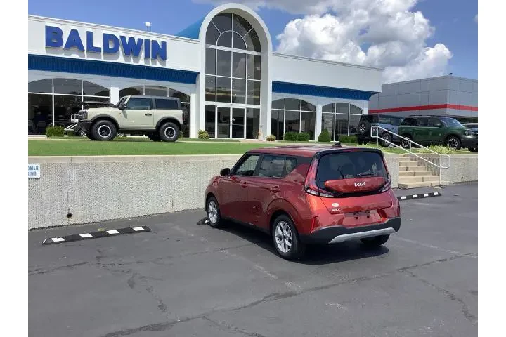 $20950 : Kia Soul 2023 LX 4dr Crossov image 5