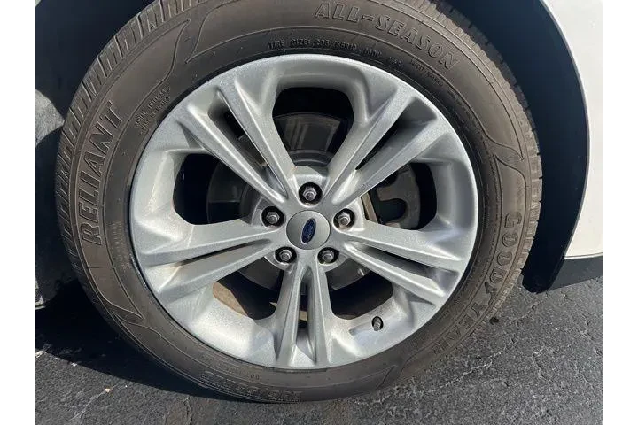 $9989 : Ford Taurus 2016 SEL 4dr Sed image 4