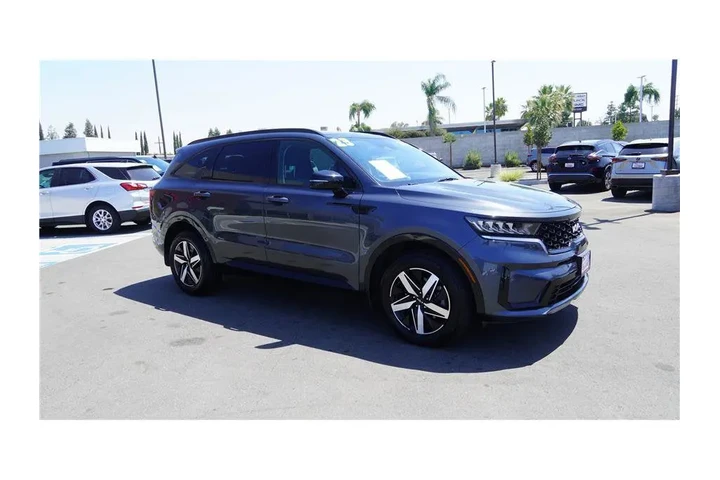 $24984 : 2023 Sorento S image 4