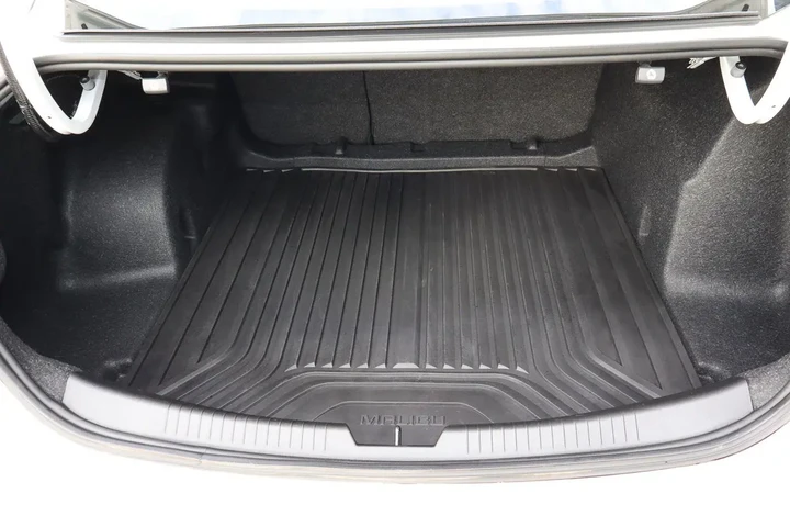 $16988 : 2020 Malibu LS image 9