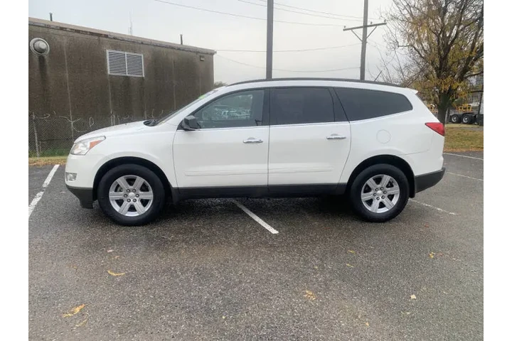 $4995 : 2011 Traverse LT image 3