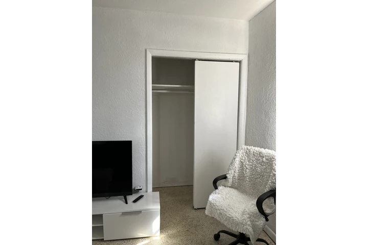 $750 : Habitación en casa de familia image 8