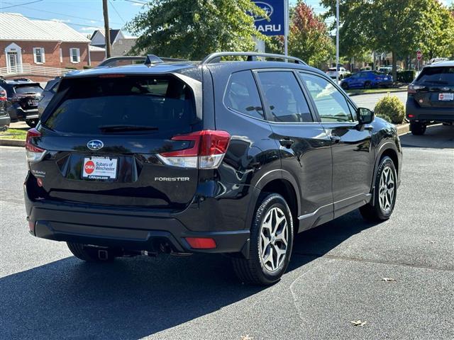 $22874 : PRE-OWNED 2021 SUBARU FORESTER image 2