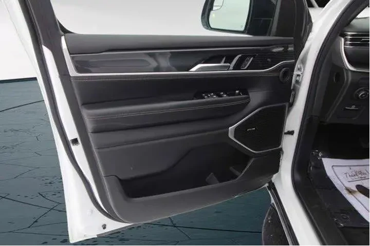 $36995 : Jeep Wagoneer L 2023 4x4 4dr image 9