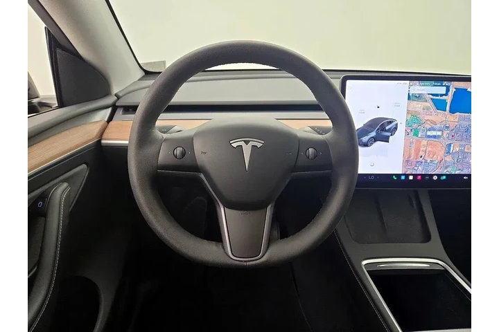 $39998 : Tesla Model Y 2025 Long Rang image 10