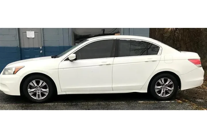 $9300 : 2012 Accord image 3