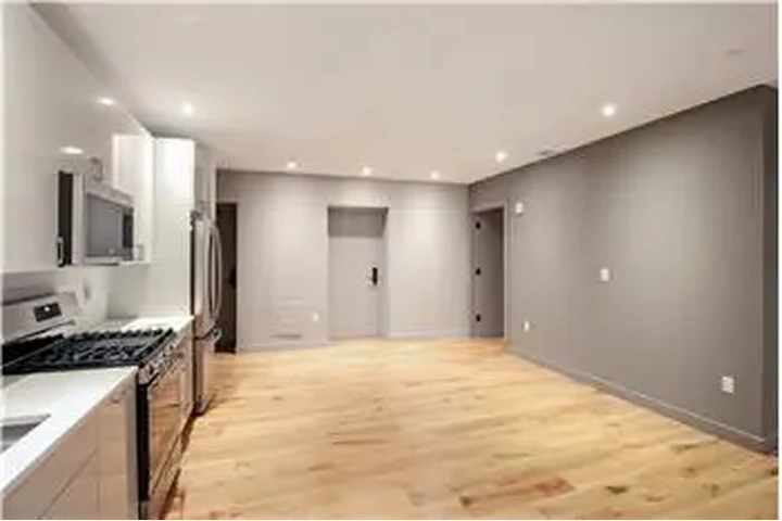 $4800 : Rental property with 5 bedro image 3