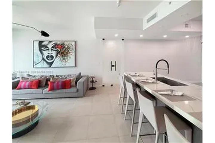 $6000 : Rental property with 3 bedro image 9