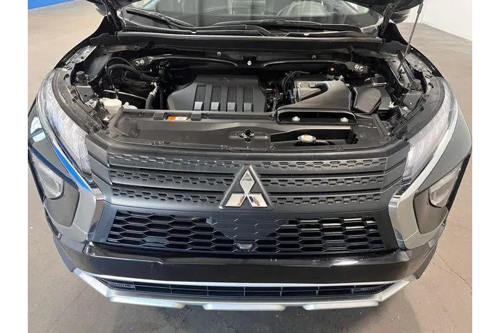 $17979 : Mitsubishi Eclipse Cross 202 image 9