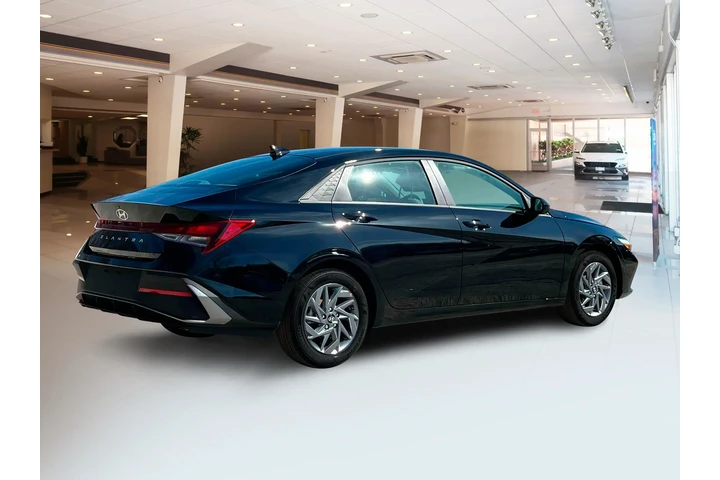 $24995 : Hyundai ELANTRA 2024 SEL 4dr image 8