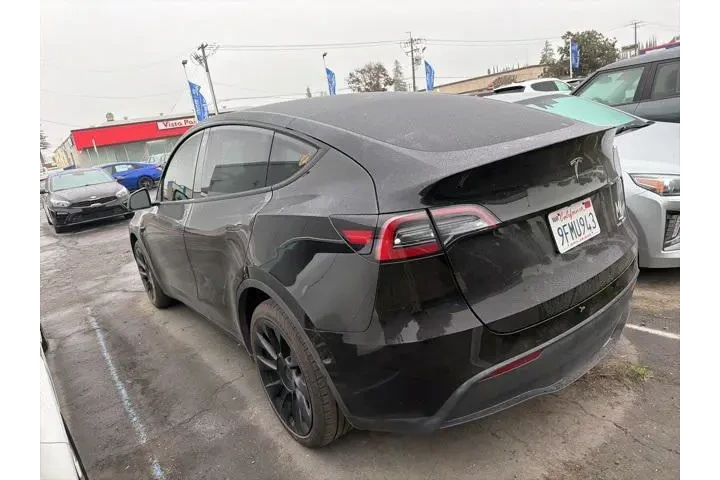 $29987 : Tesla Model Y 2023 AWD Long image 6