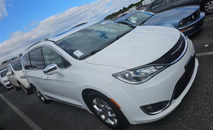 $19000 : 2017 CHRYSLER PACIFICA image 3