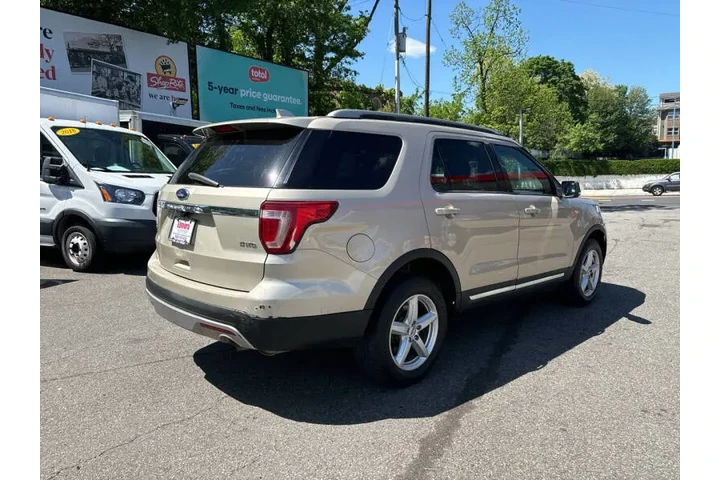 $16999 : 2017 Explorer XLT image 7
