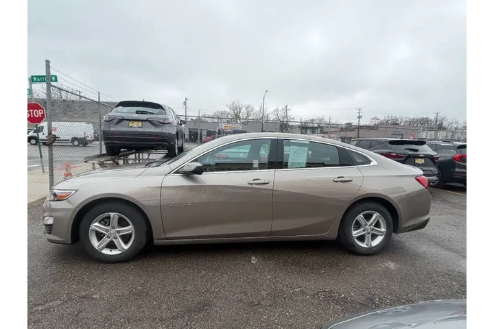 2023 Malibu LT image 5