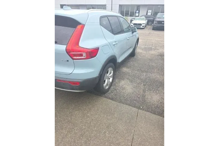 $21937 : Volvo XC40 2019 AWD T5 Momen image 3