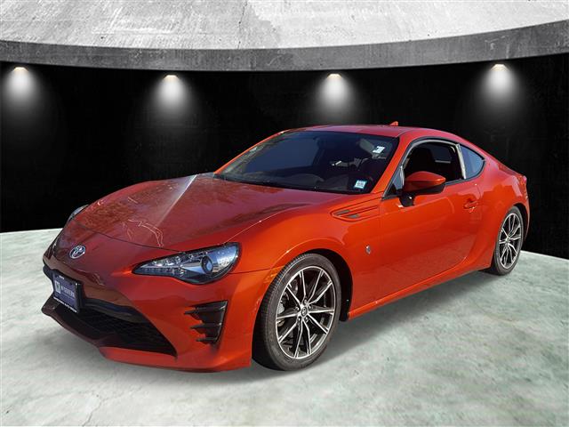 $19985 : Pre-Owned 2017 86 Manual image 3