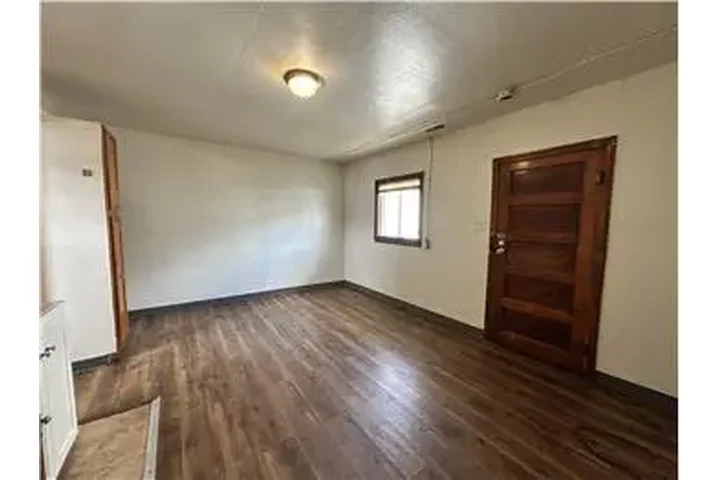 $325 : Rental property with 0 bedro image 5