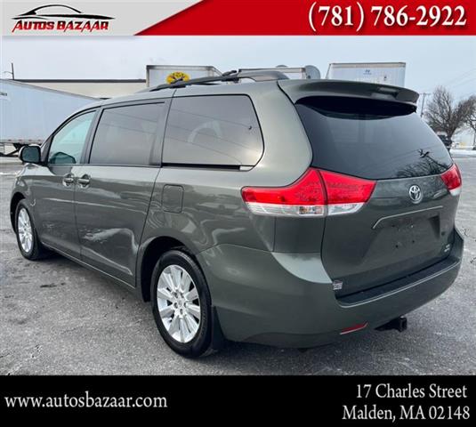 $13900 : Used 2012 Sienna 5dr 7-Pass V image 3