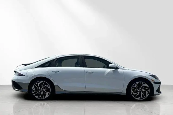 $26067 : Hyundai IONIQ 6 2023 SEL 4dr image 3