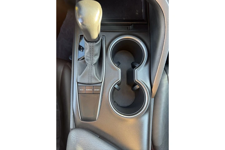 $1 : Toyota Camry image 7