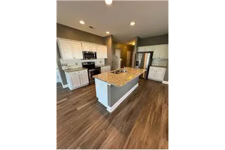 $2150 : Rental property with 3 bedro image 9