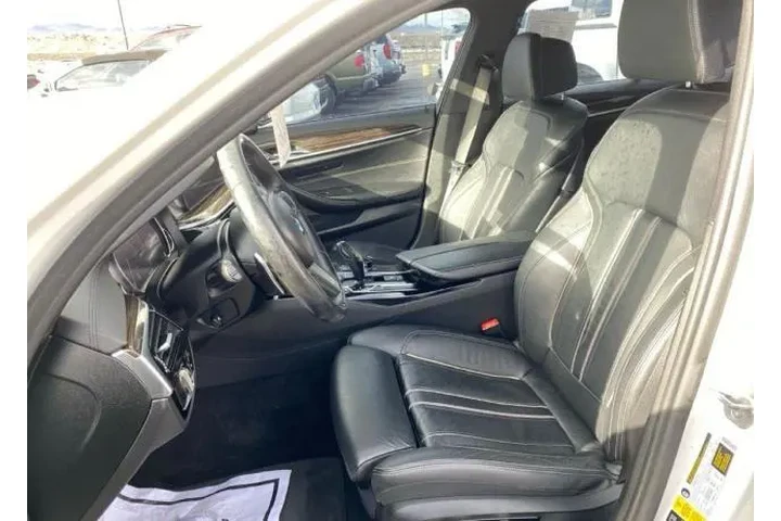 $30189 : BMW 5 Series 2018 AWD M550i image 5