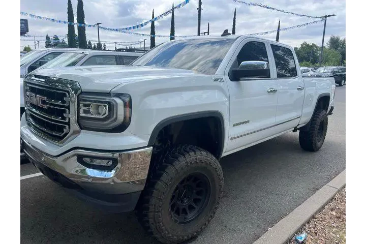 $32988 : GMC Sierra 1500 2018 4x4 SLT image 1
