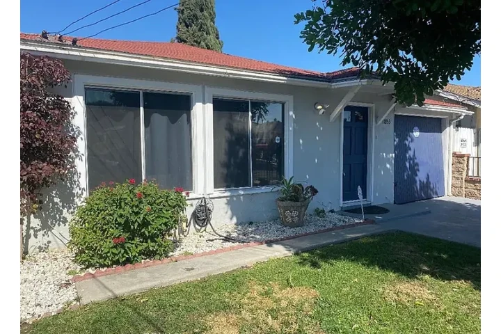 $2350 : Updated kitchen incl 4bed/ 4ba image 1