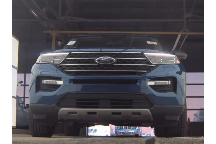 $29993 : Ford Explorer 2023 AWD XLT 4 image 3