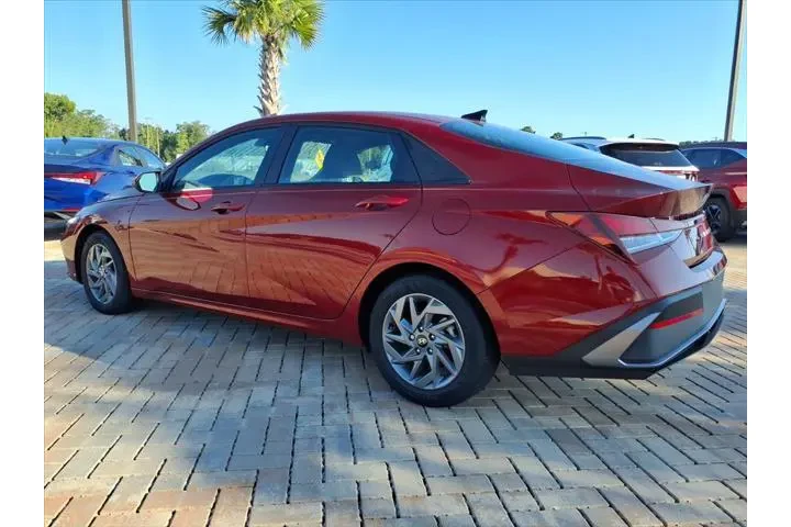 $23990 : Hyundai ELANTRA 2024 SEL 4dr image 3