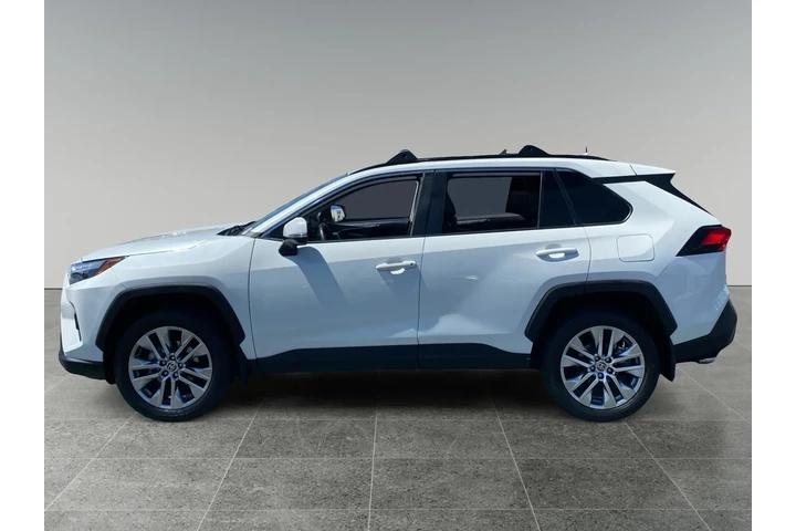 $34860 : Toyota RAV4 2024 XLE Premium image 2