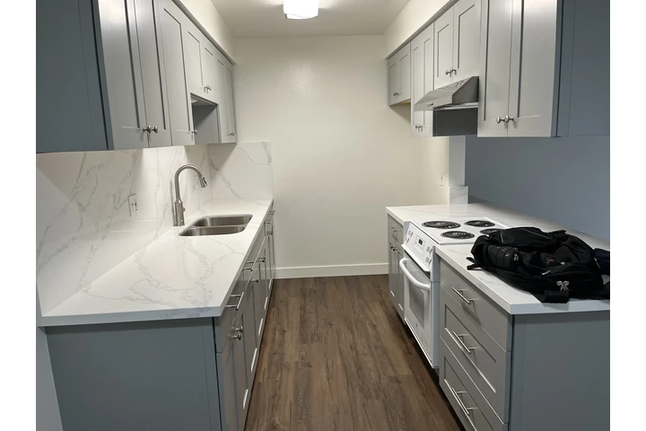 $1850 : Apt Remodelado con Estac image 7