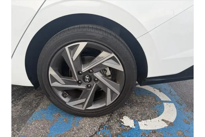 $25566 : Hyundai ELANTRA 2025 Limited image 5