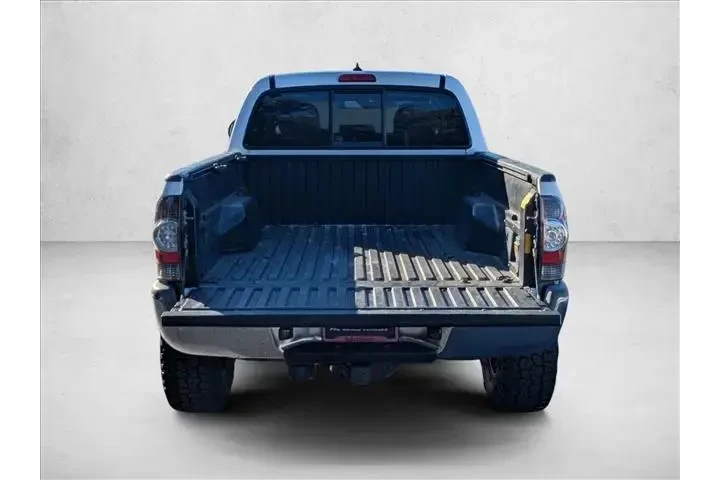 $18927 : Toyota Tacoma 2013 4x4 V6 4d image 6